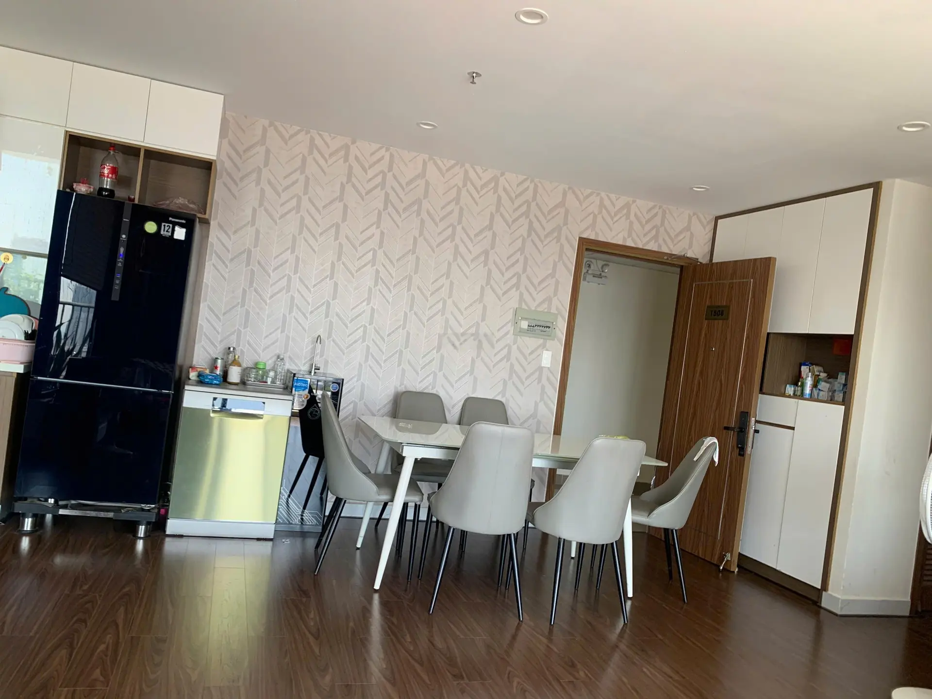 Bán căn hộ CT4 VCN Phước Hải DT 114,88m2 3PN - tầng cao thoáng mát - nội thất xịn - view thành phố