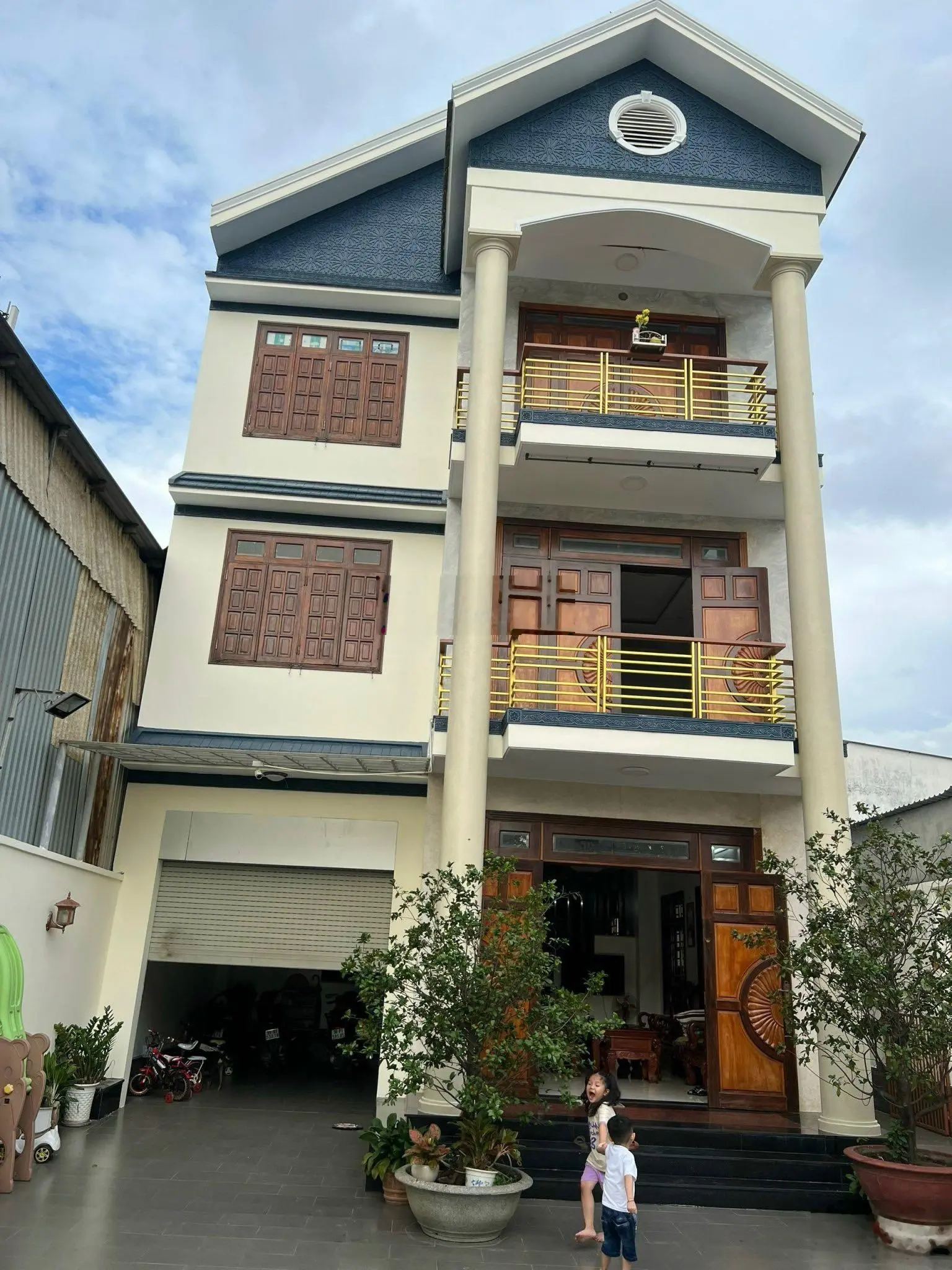 Nhà biệt thự mặt tiền đường Trần Thị Điệu, Phước Long B, Quận 9. Diện tích 340m2/33tỷ. 0966 701 ***