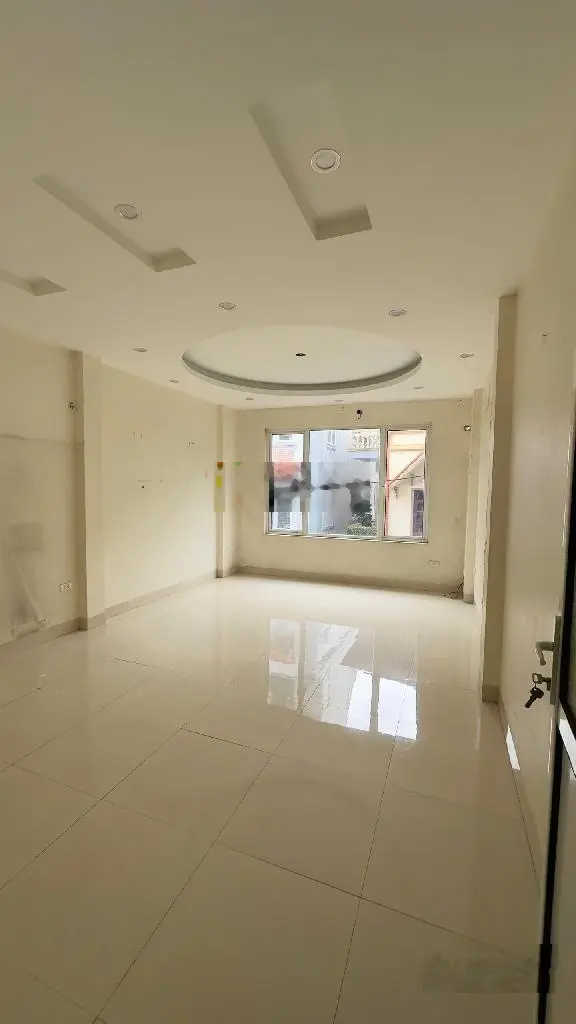 Bán nhà 3 tầng DT 58m2 MT 6.3m giá chào 5.2 tỷ có tl. Phố Xuân Đỗ Long Biên. Dân xây - diện tích