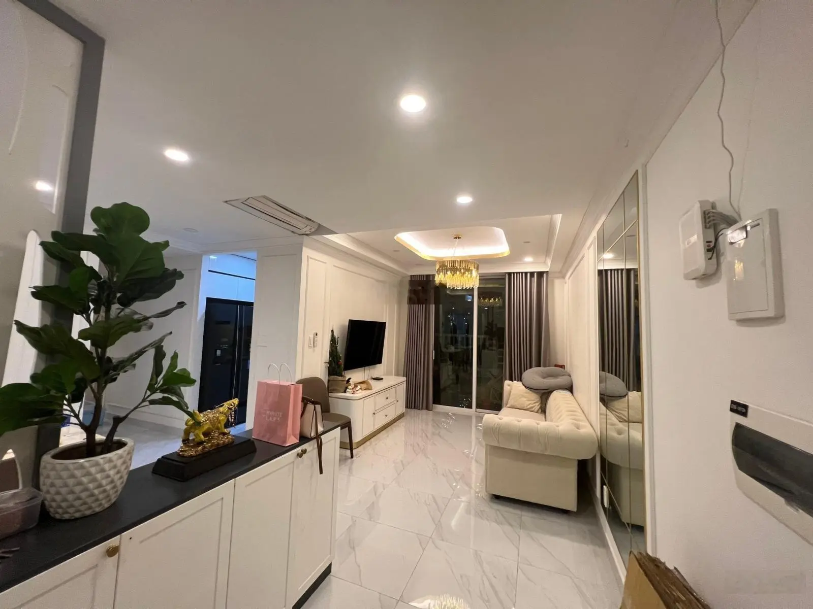Bán căn Hộ Orchard Garden, 3PN, 100m2, căn góc, full nội thất, sổ hồng riêng, giá 7 tỷ 8