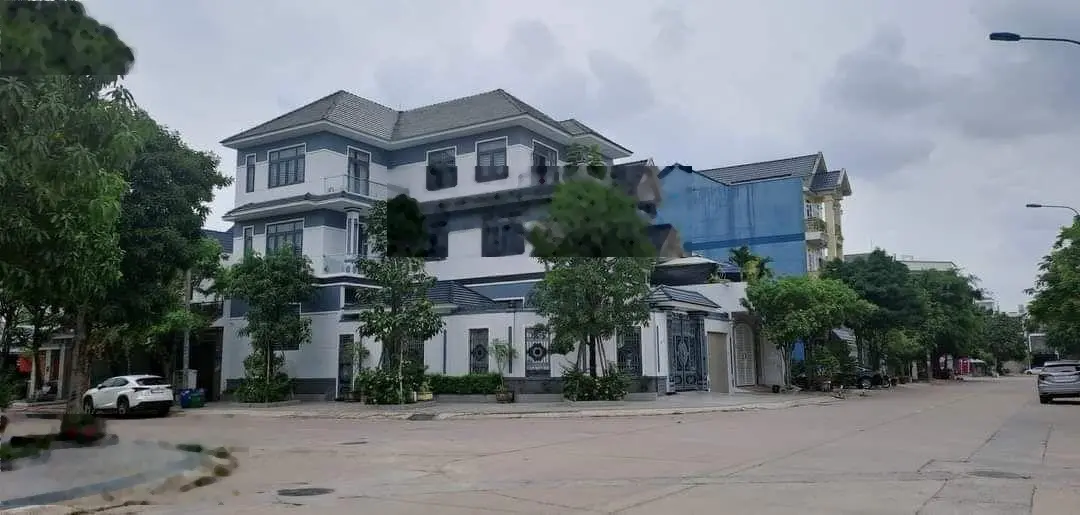 Bán nhanh lô đất vị trí cực đẹp trong trung tâm hành chính Tp Dĩ An, Bình Dương. Giá thơm
