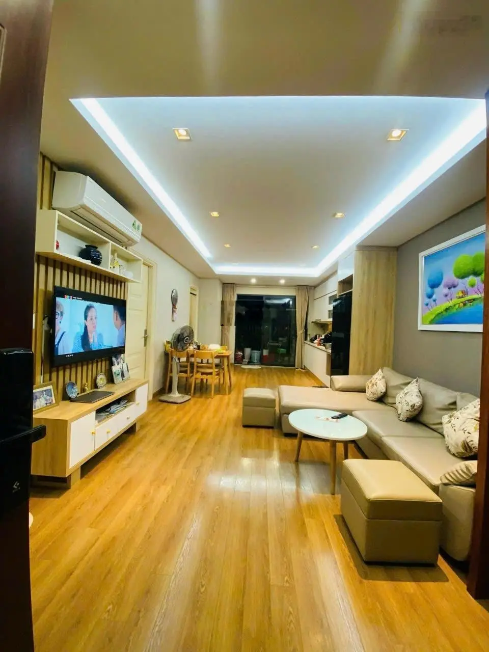Gia đình tôi cần bán nhanh căn hộ siêu đẹp, tầng trung, ban công Đông Nam siêu thoáng mát. Duy nhất