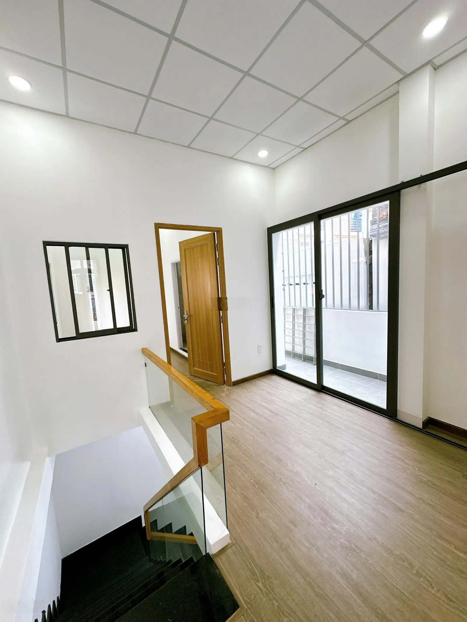 Bán nhà mới 3 phòng ngủ hẻm 66 tôn thất thuyết phường 16 quận 4