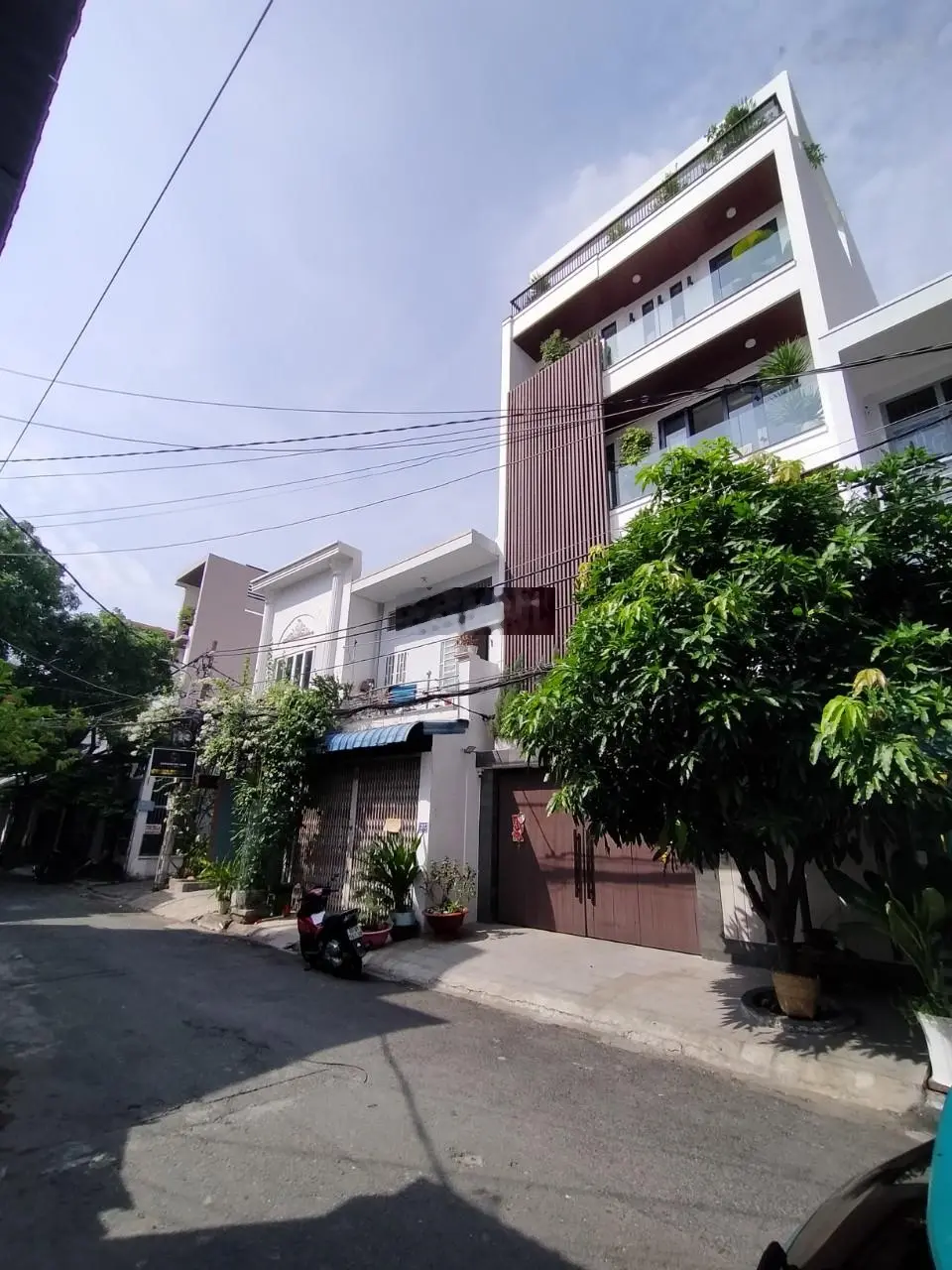 Chỉ 9,7 tỷ TL - Nhà MTNB chợ Bà Hoa 4.5x18m P. 11 Q.TB - đường xe tải tới nhà - sổ hồng vuông A4