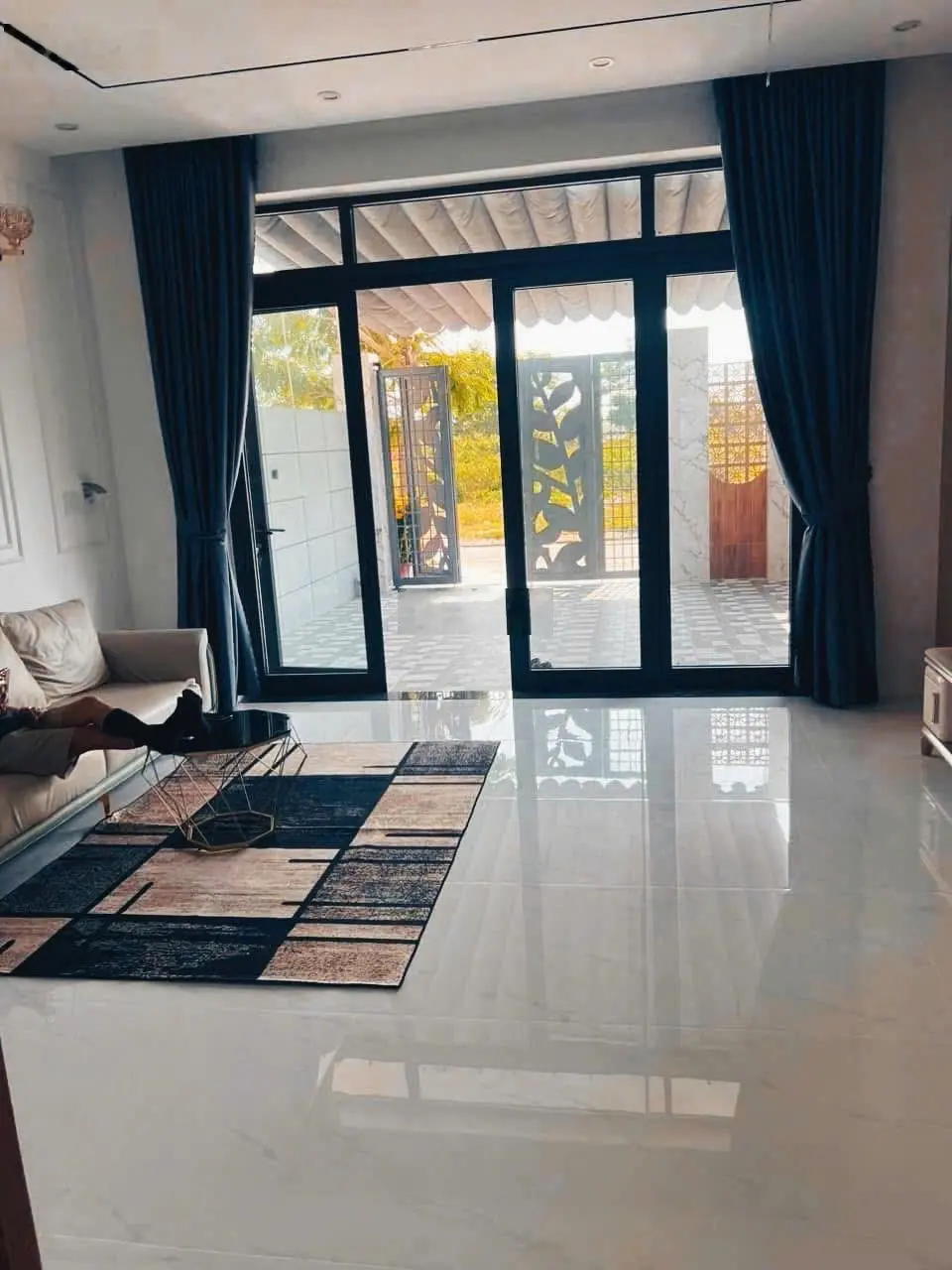 Bán nhà 3 tầng full nội thất DT 80m2, giá 5,2 tỷ - mặt tiền Hòa Phú 4, Liên Chiểu
