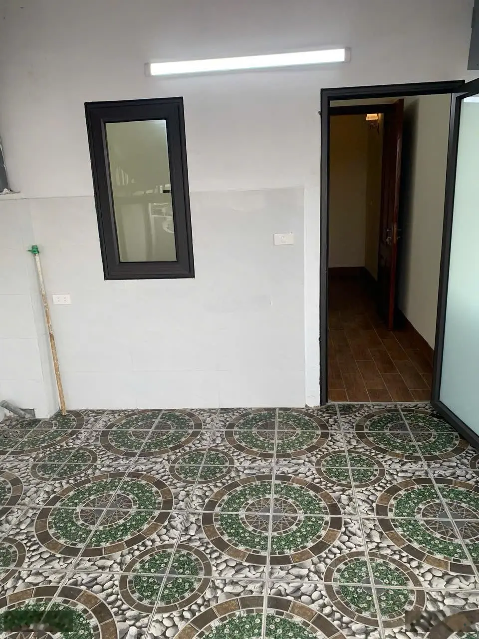 Bán nhà Tổ 12 cạnh khu đô thị, 20m ra đường ô tô tránh nhau, 5 tầng 4 phòng ngủ full nội thất