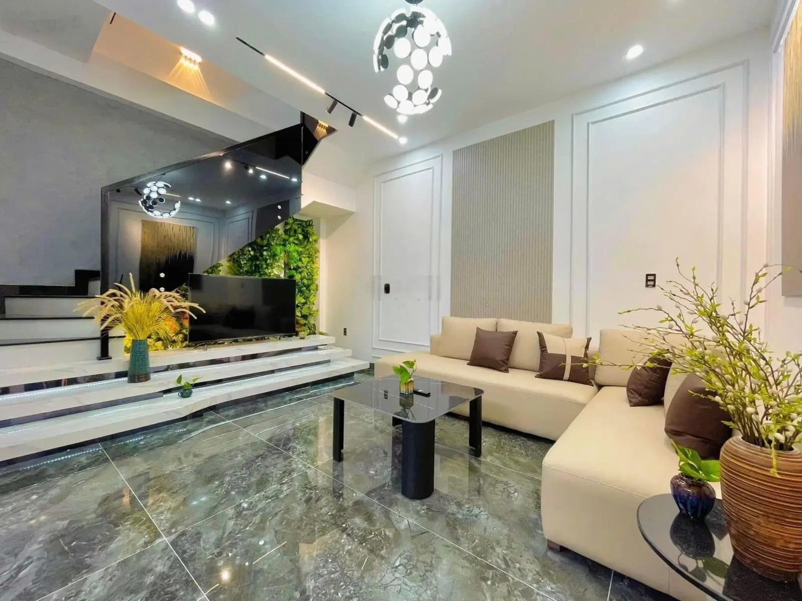 Siêu phầm hot nhà đẹp tạI Phạm Thế Hiển Q8 DT 90m2, hẻm 4m giá chỉ 16 tỷ