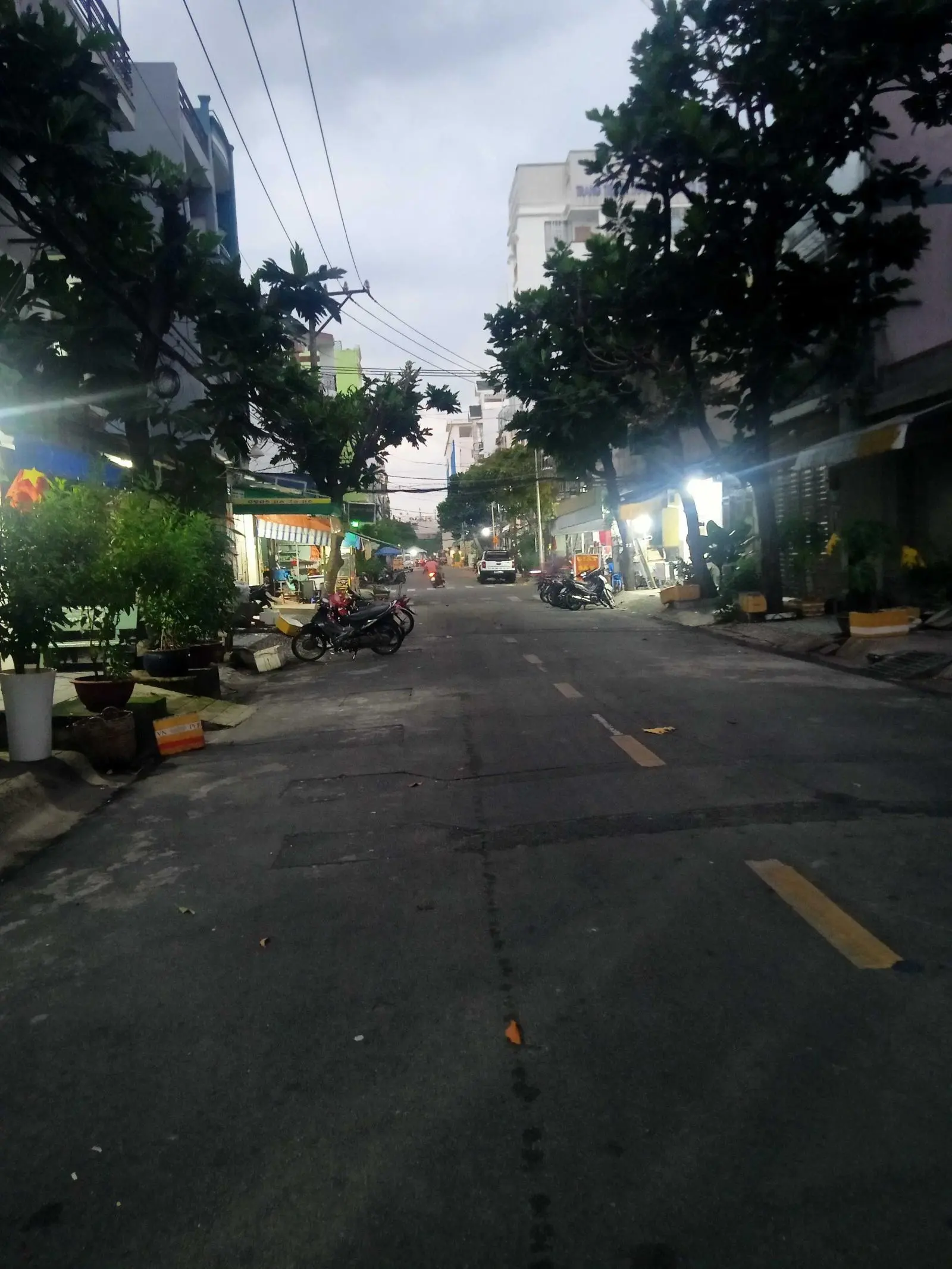 Mặt tiền Lê Quốc Trinh (5 tầng; 3,5mx17,5m). Giá 8,9 tỷ