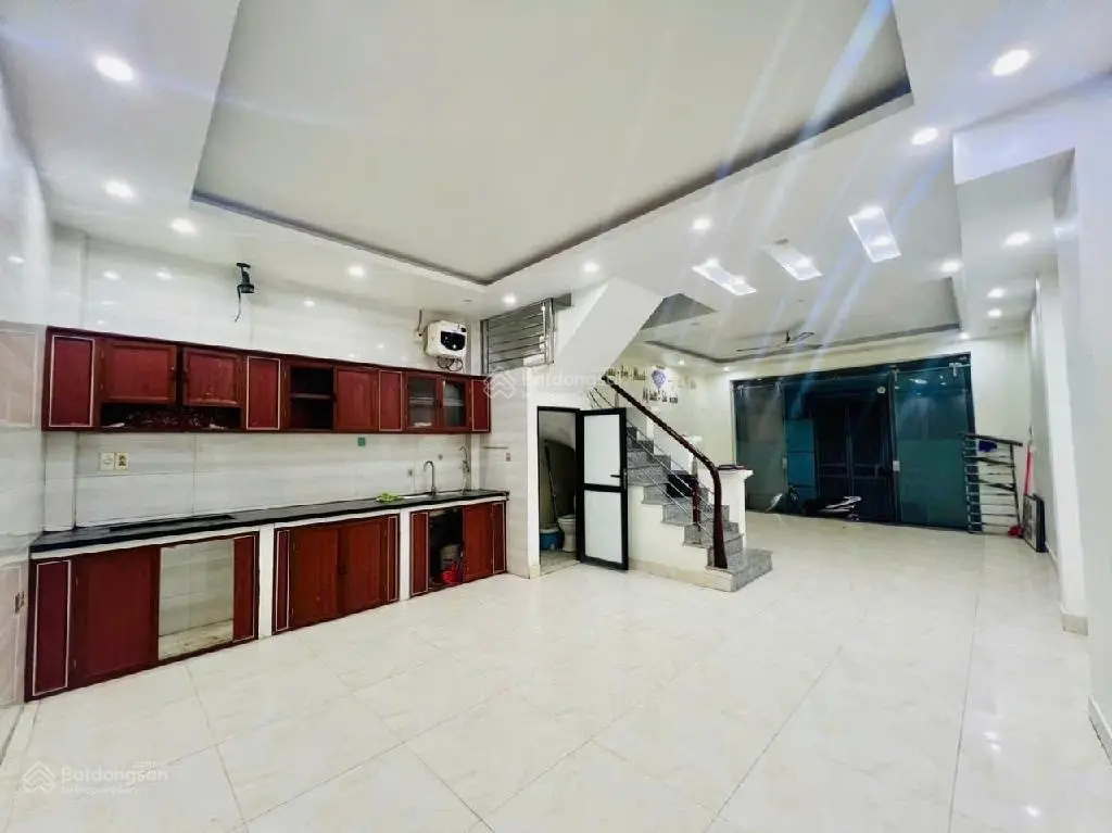 Bán nhà gần AEON Long Biên. 5 tầng 55m ô tô tránh sát nhà,ngõ thông, nhà mới đẹp . 5,25 tỷ