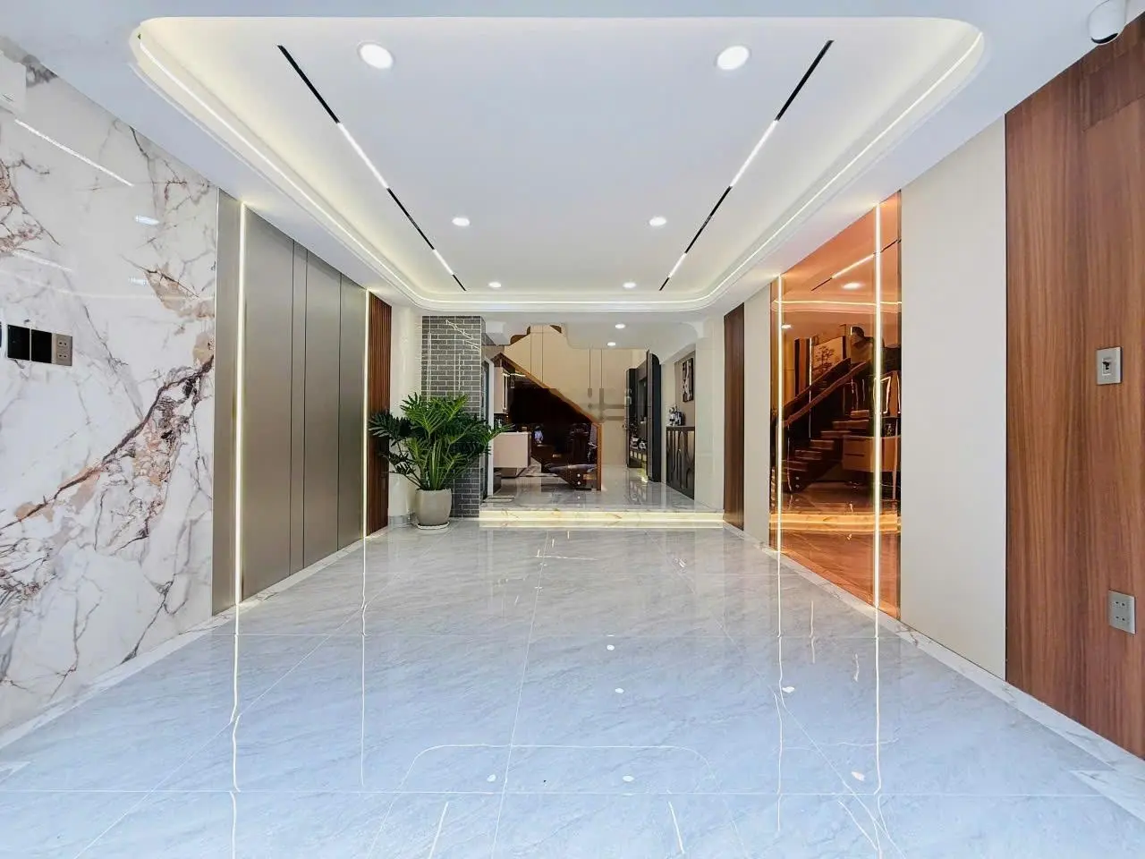 Bán nhà đẹp 1 sẹc thẳng, sát mặt tiền Đ. Nguyễn Tư Giản, 3PN, phòng thờ, 5WC, trệt lửng 2 lầu, P.12