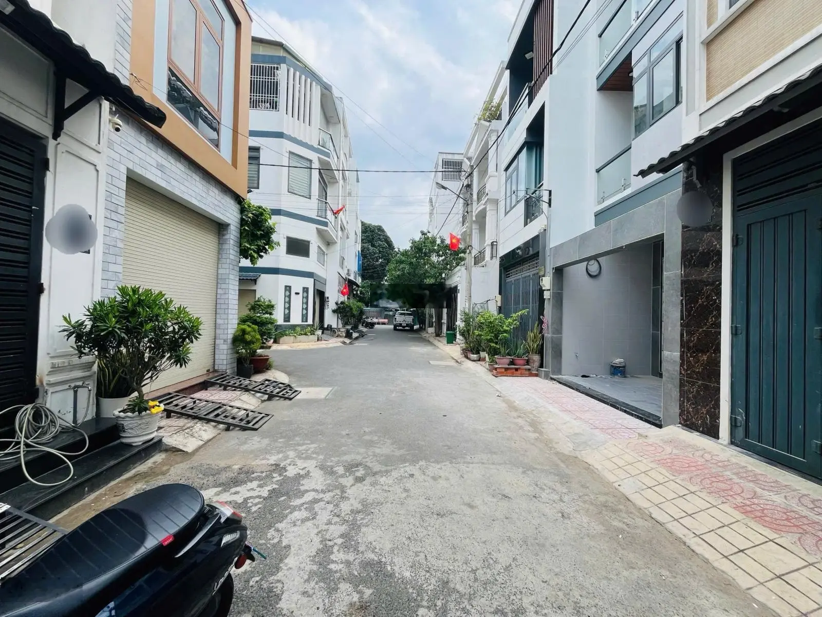 Bán Nhà 3 Tầng Siêu Đẹp Gần Hoàng Diệu 2 Khu Thiên Niên Kỷ, Ô Tô Đậu Cửa, Giá Chỉ 6.5 Tỷ