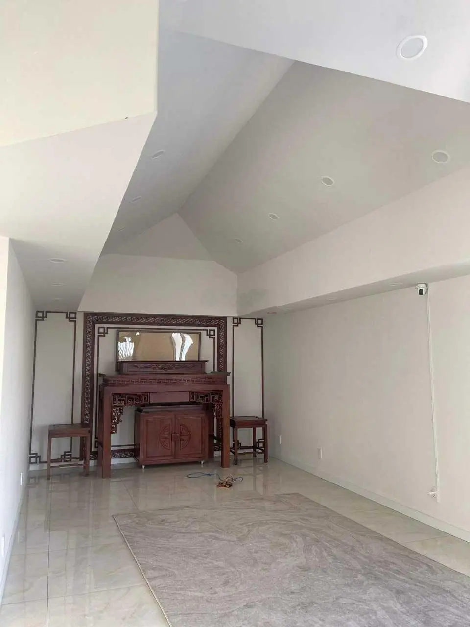 Định cư cần bán giá tốt căn Verosa Khang Điền diện tích 8x18.5m, full nội thất cao cấp có hồ cá Koi