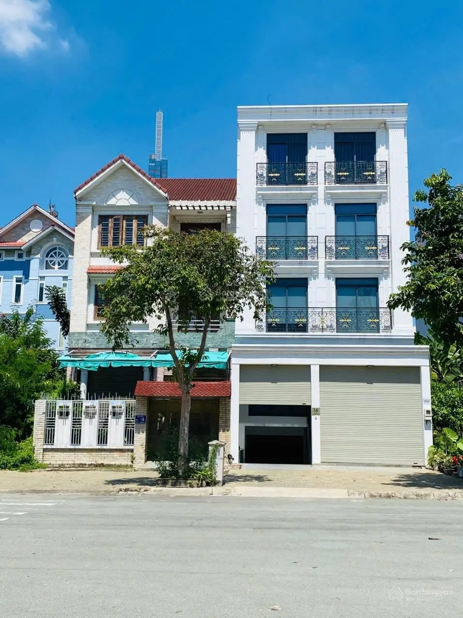 Ngộp Bank bán gấp nhà khu compound ven sông Sài Gòn, DT 9m x19,5m, hầm 4 tầng giá bán nhanh 33 tỷ
