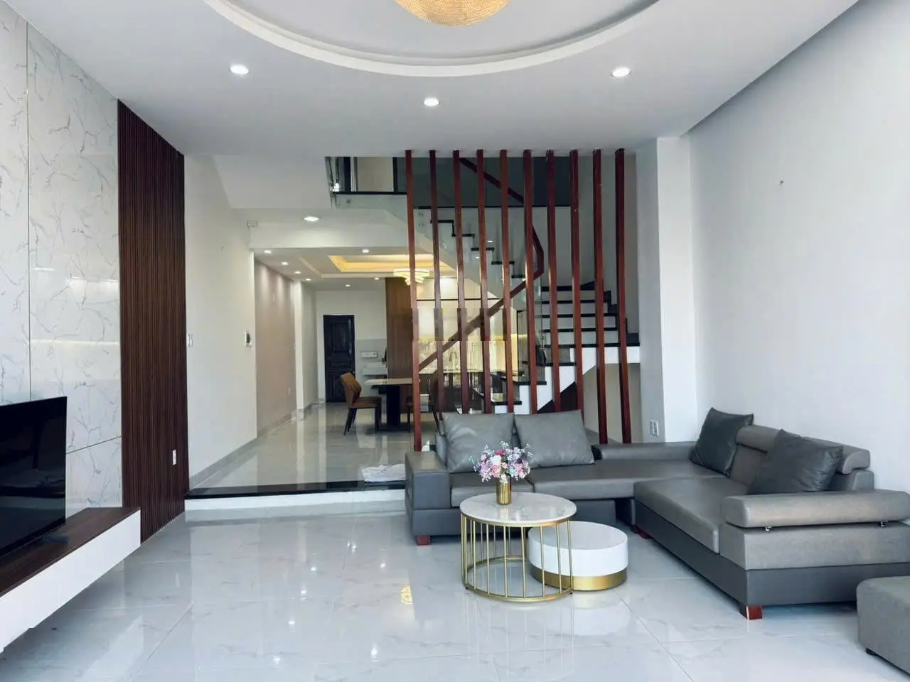 Nhà đẹp 3 tầng full nội thất - Hói Kiểng 10 cạnh Nguyễn Phước Lan chỉ 5, x tỷ