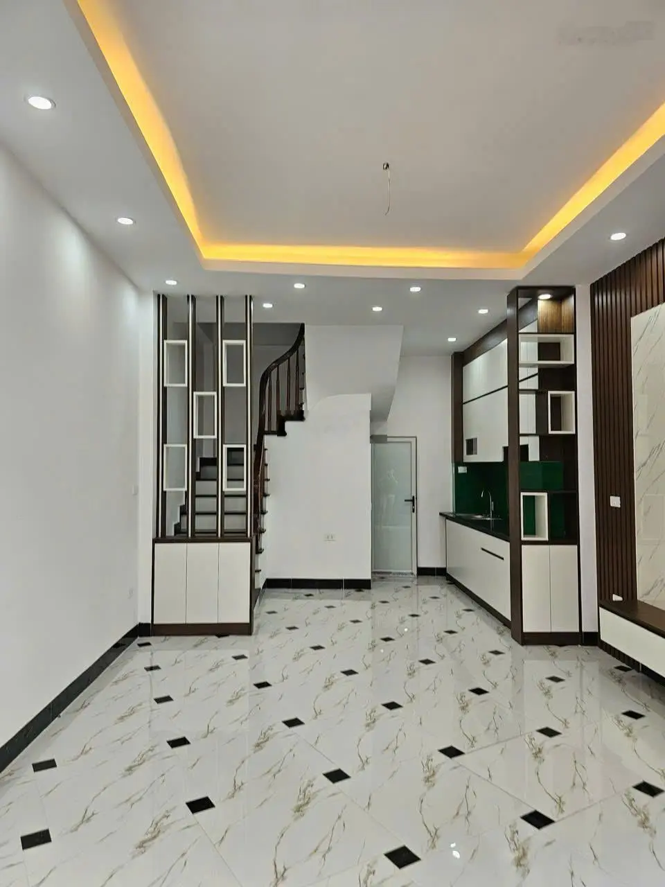 Bán nhà mới đẹp 5 tầng tại đường Đại Mỗ, ô tô đỗ cách nhà 10m nhỉnh 5, x tỷ, cách Aeon Hà Đông 300m