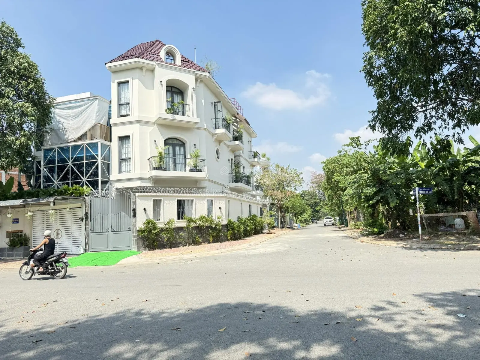 Cần bán góc 2 mt 204m(9m x 24,5m)- giá 7ty3 đường nhựa 12m, mặt tiền kinh doanh mua bán