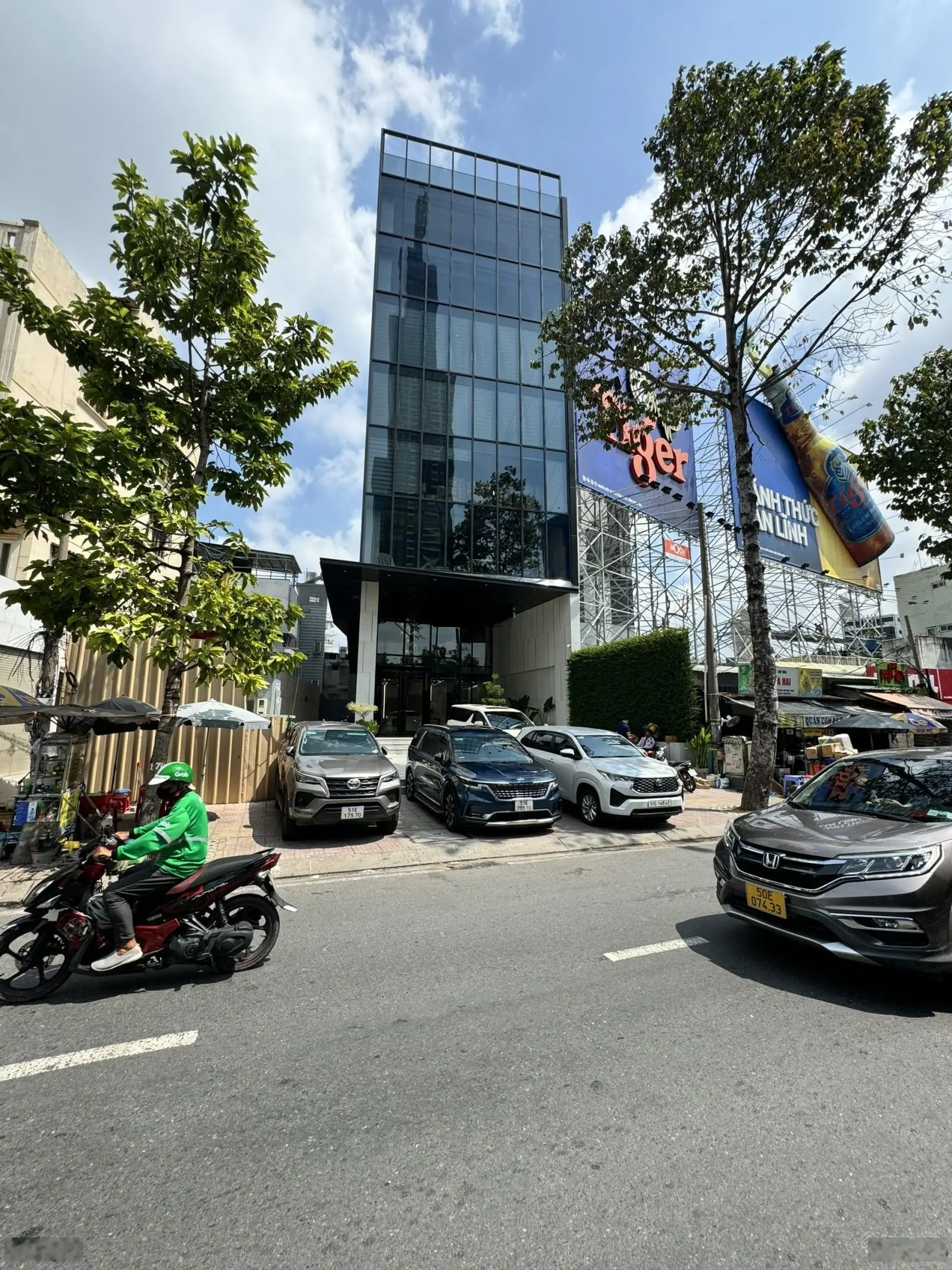 Bán Tòa Nhà đường Phan Đăng Lưu P.1 Phú Nhuận DT: 8.5x25 Hầm 10 Tầng HĐT 15.000$/tháng Giá: 70 tỷ