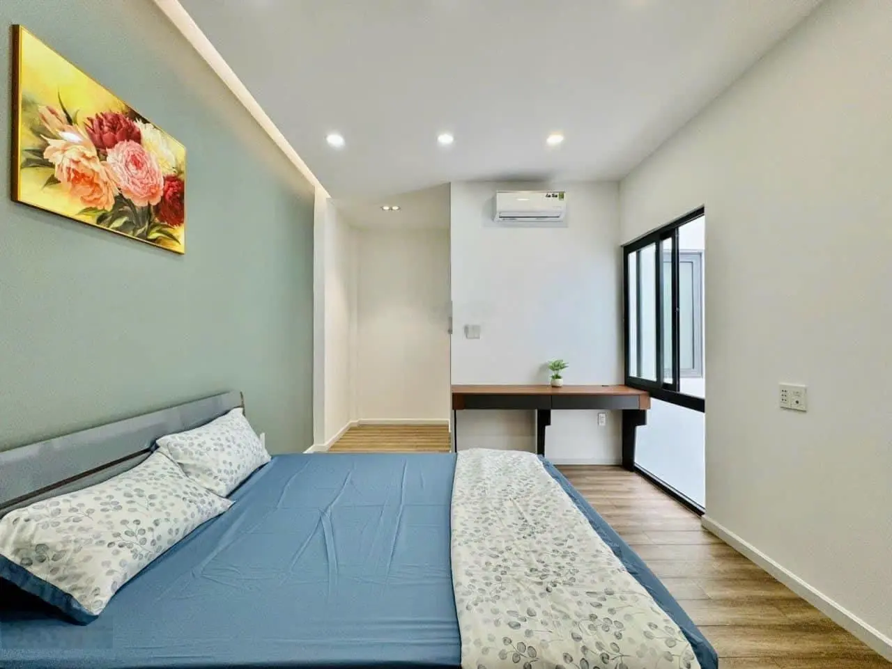 Kẹt tiền bán gấp nhà phía sau Vincom Cộng Hoà, Nguyễn Thái Bình, Tân Bình. Giá 3,45 tỷ. 0906 963 ***