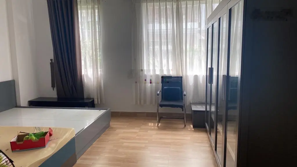 Gấp rẻ 2 tỷ. bán nhà mặt tiền 4 tầng, (6mx20m), tặng nội thất 2 tỷ, đường phạm thế hiển, quận 8