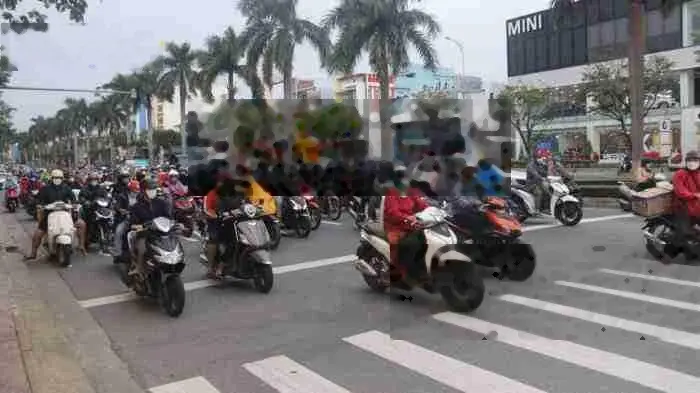 Bán nhà Hà Huy Tập. Hợp lý nhất bây giờ.4 tầng, 8 phòng ngủ.Dt gần 100m. Chỉ 11,8 tỷ