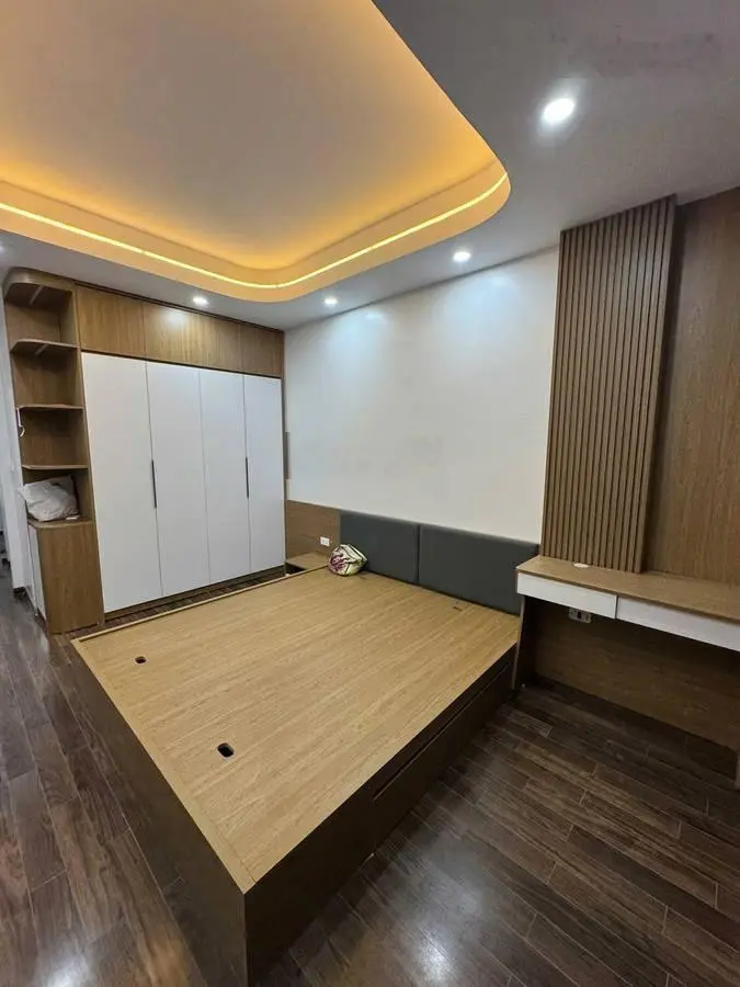 Ngõ nông trung tâm cầu giấy- 7 tầng thang máy-nhà mới-ô tô đỗ cửa-kinh doanh sầm uất