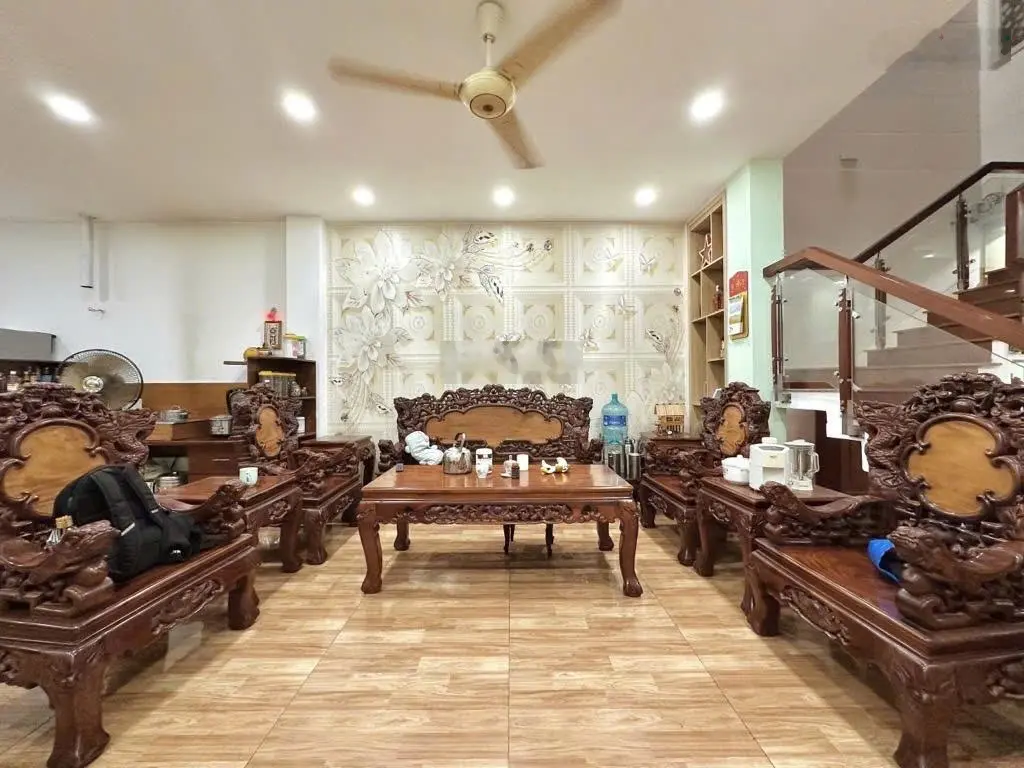 1 căn nhà với diện tích siêu rộng, vị trí trung tâm, cao tầng, thông số vàng mà giá chỉ 55 triệu/m2