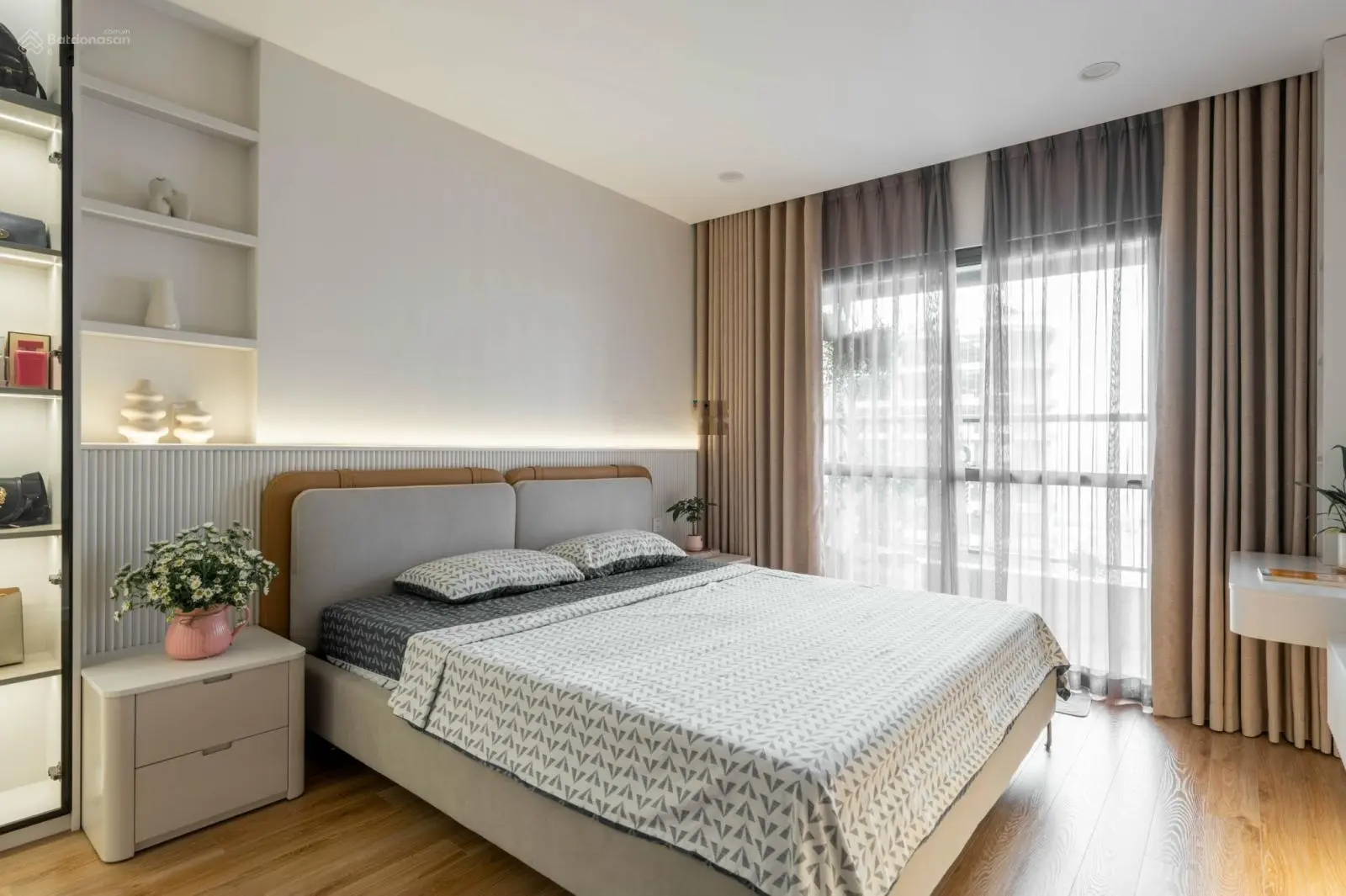 Chủ nhà gửi bán căn hoa hậu 3N Golden Palm DT: 124m2. Nội thất mới thiết kế tinh tế. LH 0966 120 ***