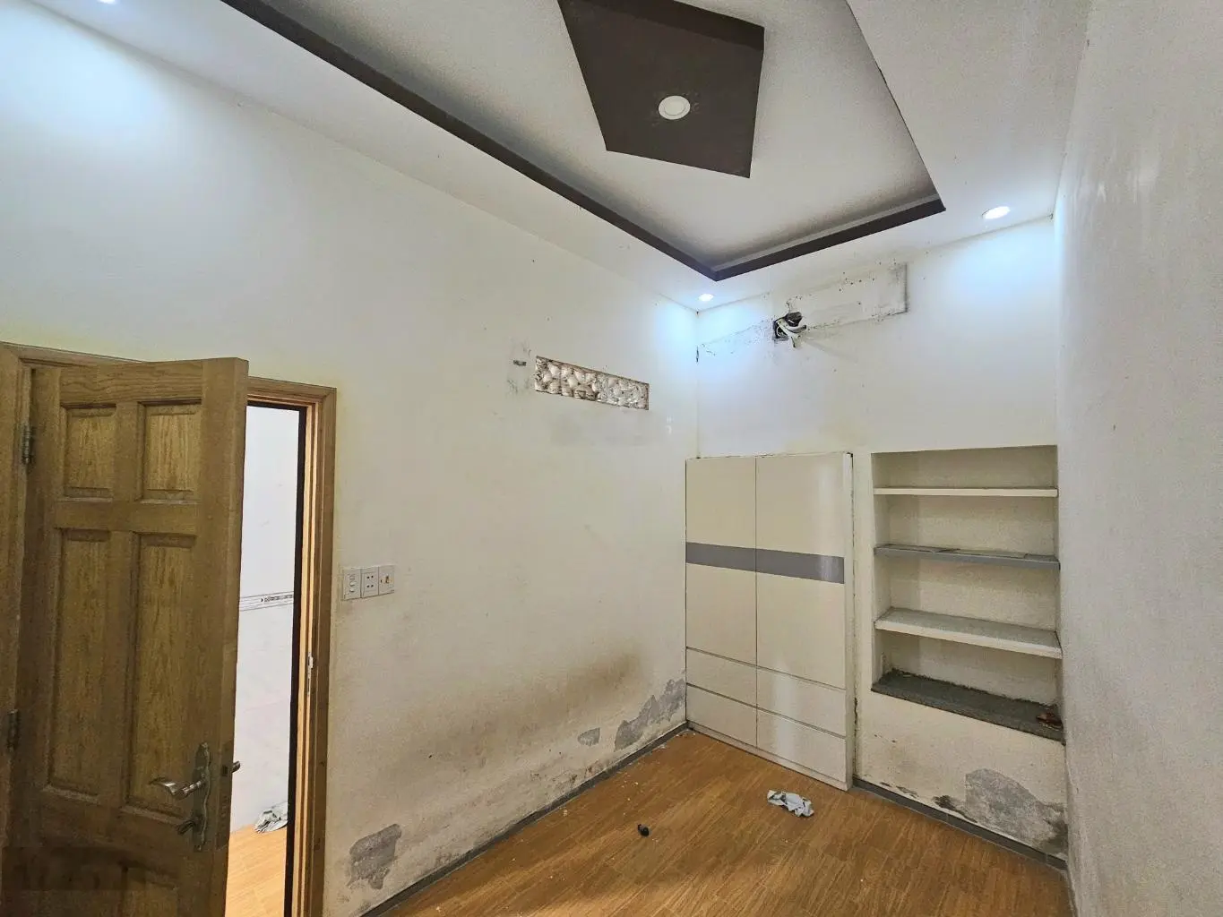 Bán nhà nhanh - dt 70m2 - ô tô vào nhà - chủ đi định cư xuống giá 5ty4 - còn 4tỷxx - xem ngay