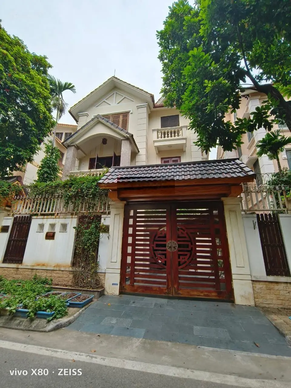 Biệt thự Bắc Linh Đàm - 231m2 - hiếm - đẹp - mặt tiền 12.5m - gara oto - cây xanh phủ bóng mát
