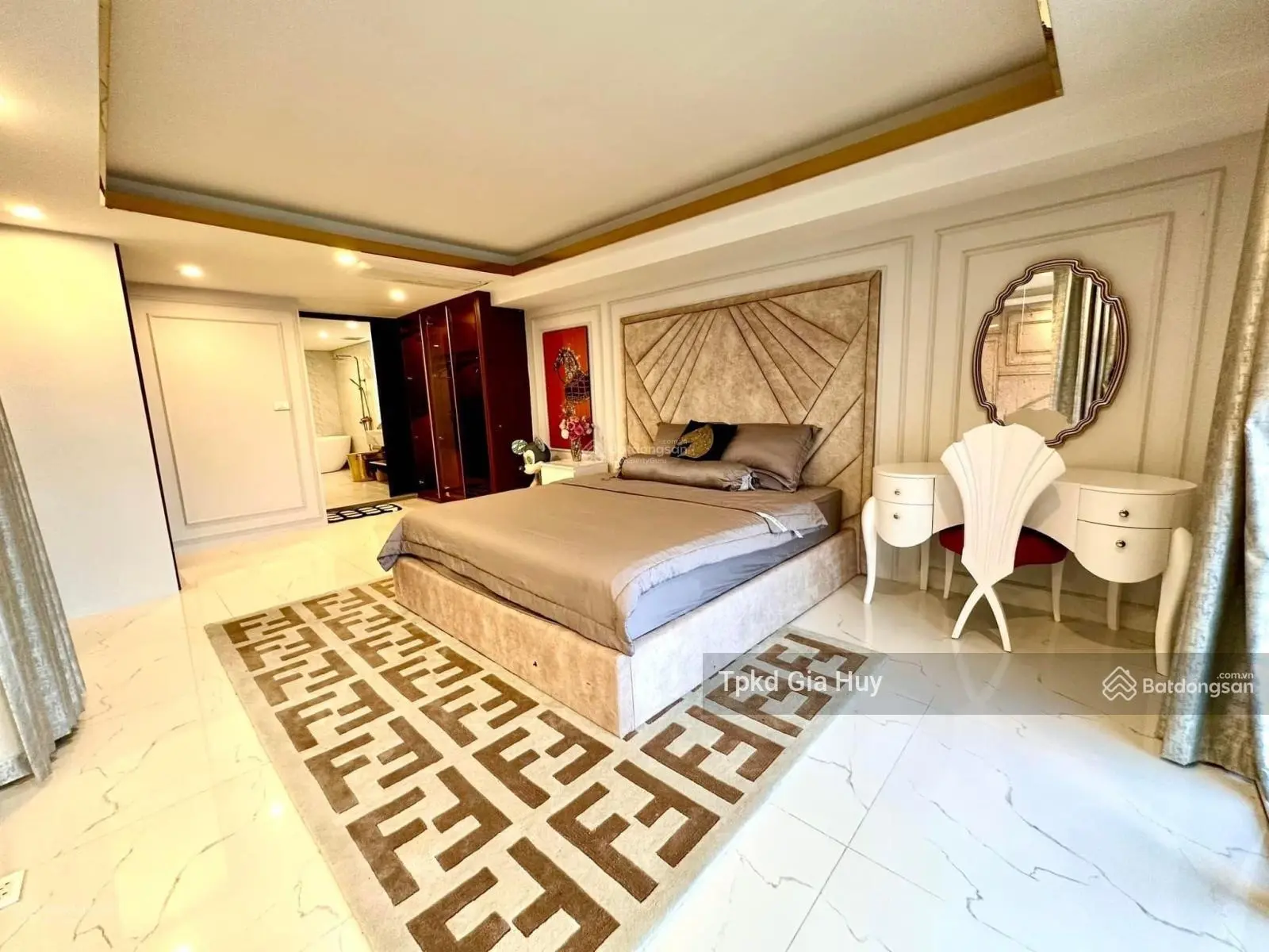 Cần bán Skyvila 220m2, full đồ, view siêu đẹp tại Vinhomes Metropolis. LH 0888.61.8818