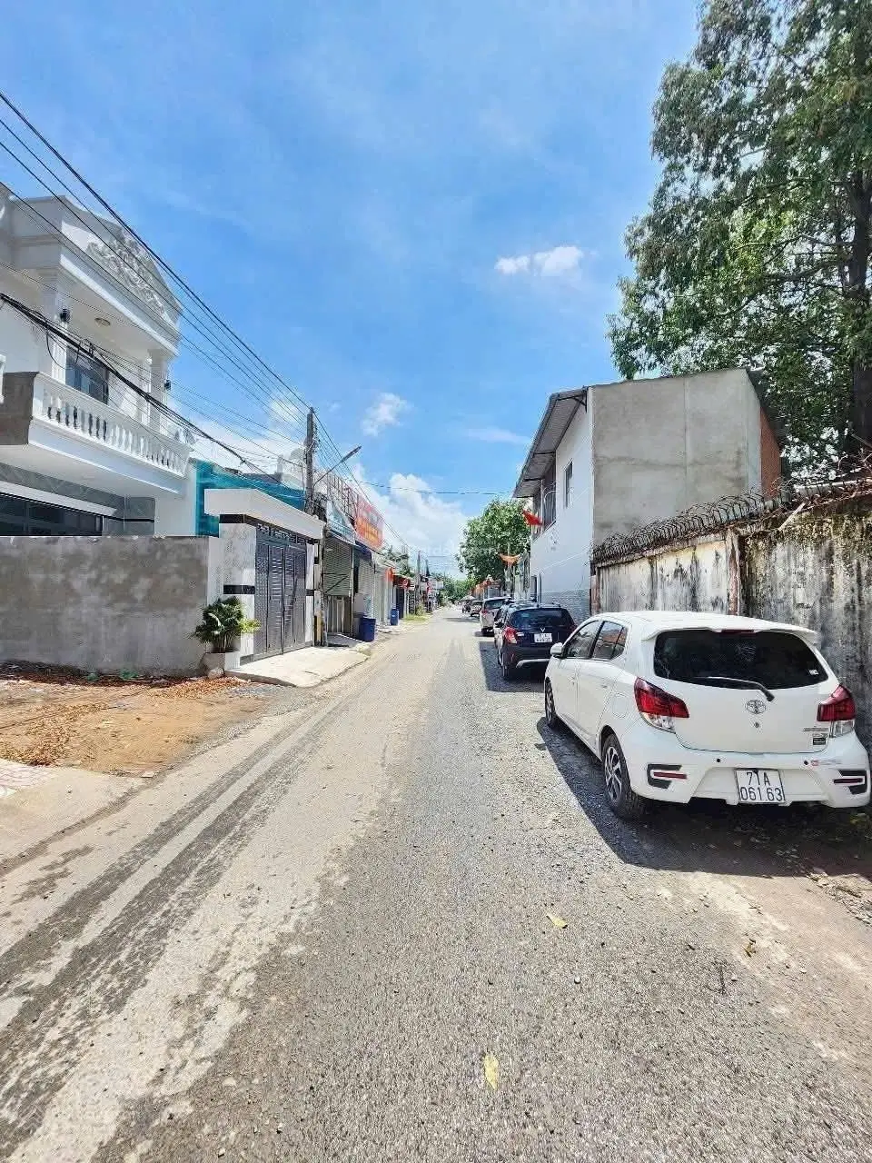 Bán nhà sổ riêng đã hoàn công. Nhà mặt phố nằm trong khu dân cư vị trí trung tâm phường Bình Chuẩn