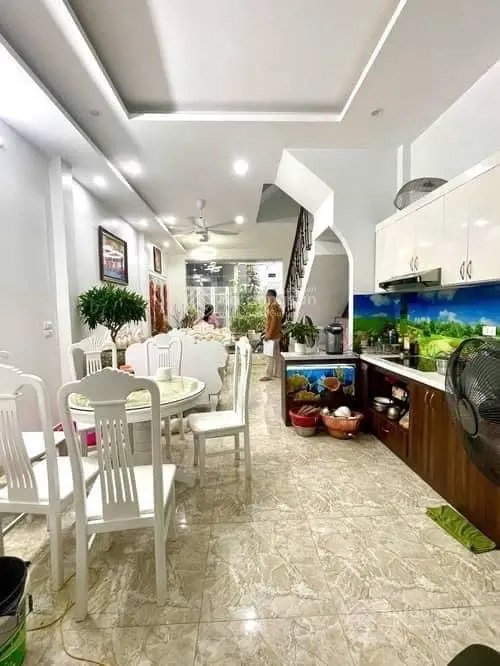 Cần tiền bán nhà tôi giảm chào nửa tỷ DT 41/45m 4 tầng MT 4.2m ô tô đỗ cửa Phương Mai Đống Đa