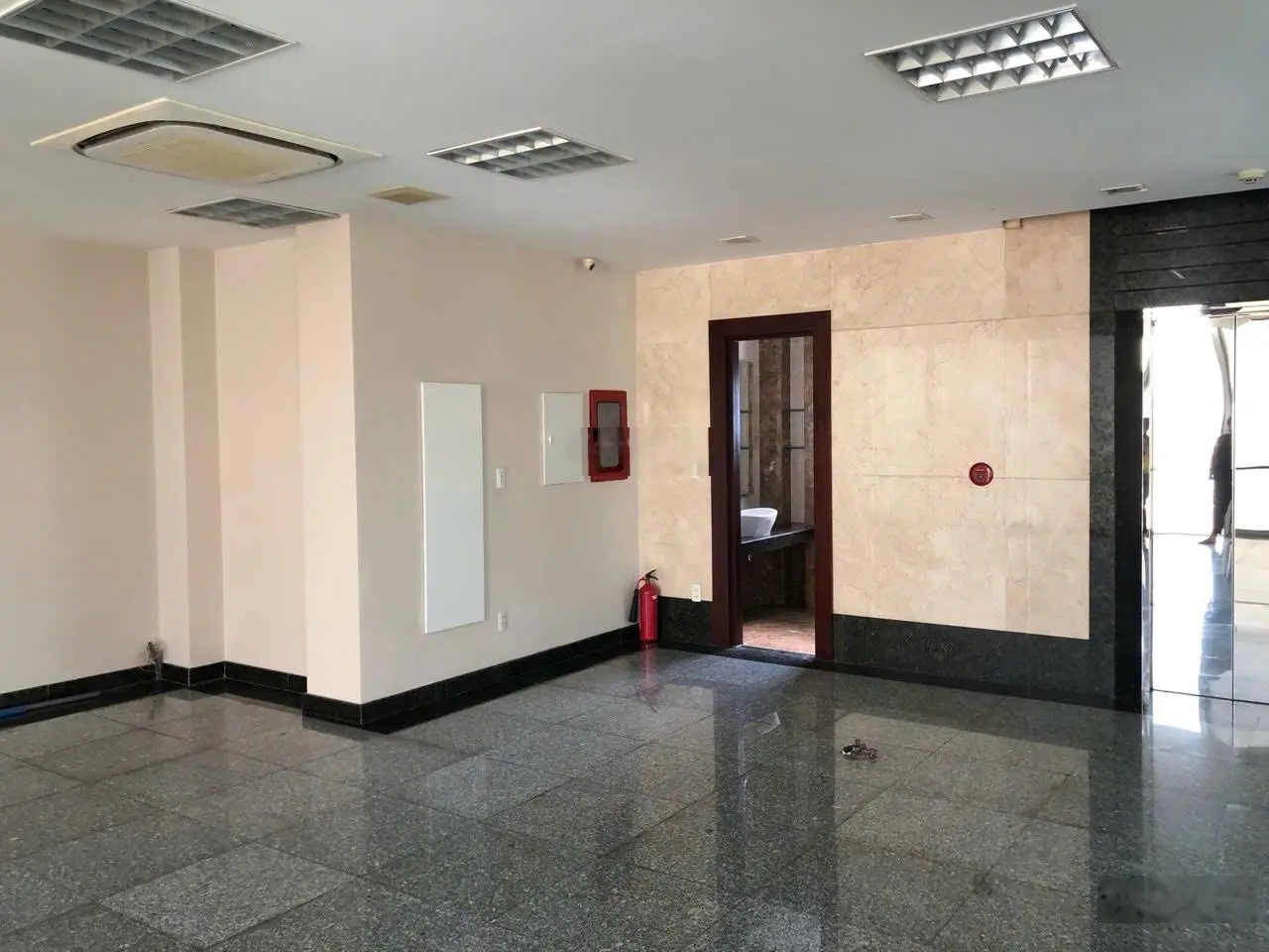 Bán mặt tiền vip ngay chợ Bến Thành - Thủ Khoa Huân Q1 - 8x20m 5 lầu HĐT 500tr/th giá 170 tỷ
