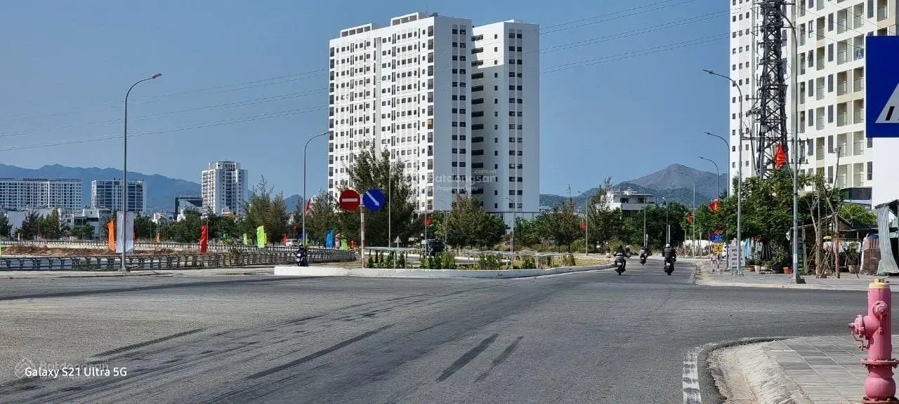 Bán nhà khu bàn cờ mặt tiền đường Bạch Đằng, trung tâm Nha Trang. Đất vuông vắn, tiện xây mới
