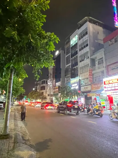 Bán toà nhà 18 Phổ Quang, P. 2, Q. Tân Bình hầm, 10 tầng, giá 39 tỷ TL