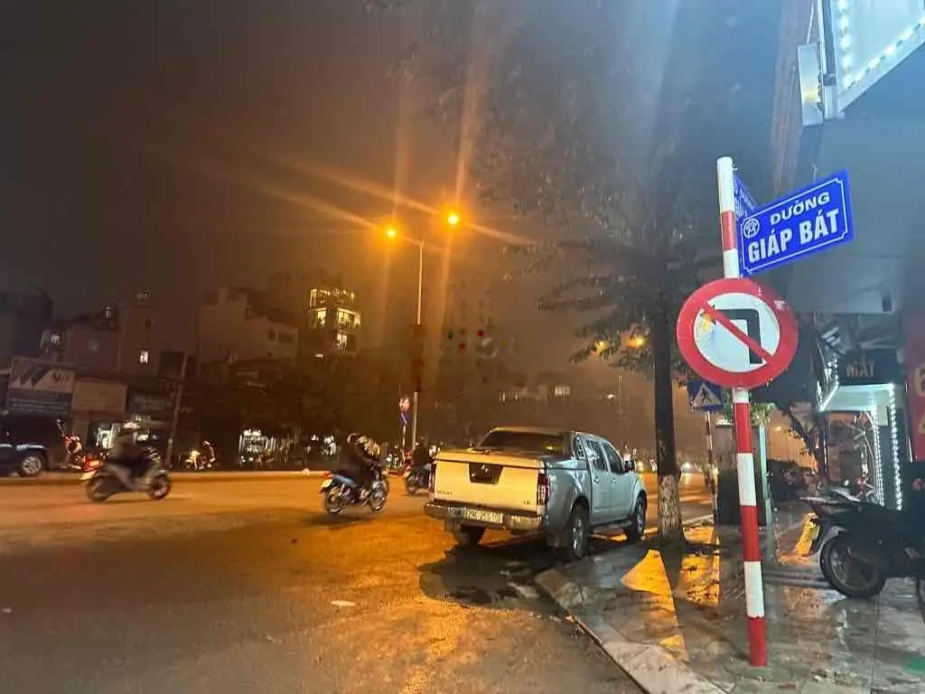 Bán nhà dân xây Phố Giáp Bát quận Hoàng Mai. Nhà gần phố gần ô tô