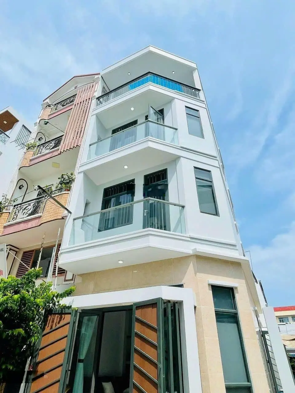 Bán lỗ căn nhà Cao Thắng, Q3 50m2 1 trệt 3 lầu 4PN, 4WC. Đang cho thuê 20 tr/tháng. Sổ công chứng