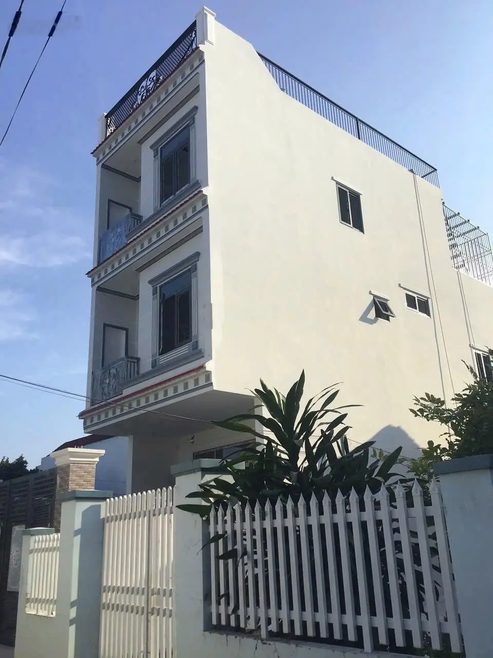 Nhà 3 tầng mới 100% vĩnh hiệp cách đường 23/10 chỉ 30m giá tốt!