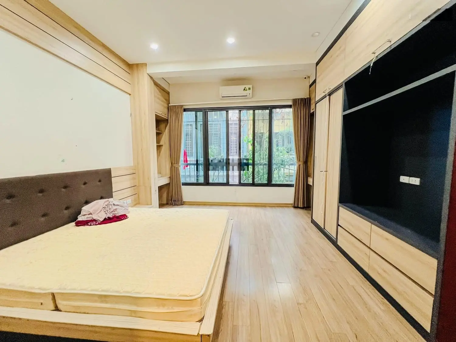 BÁN GẤP nhà phân lô-ô tô tránh-kinh doanh-dt 50m2*4t-mt 4.7m-phố Hoàng Văn Thái