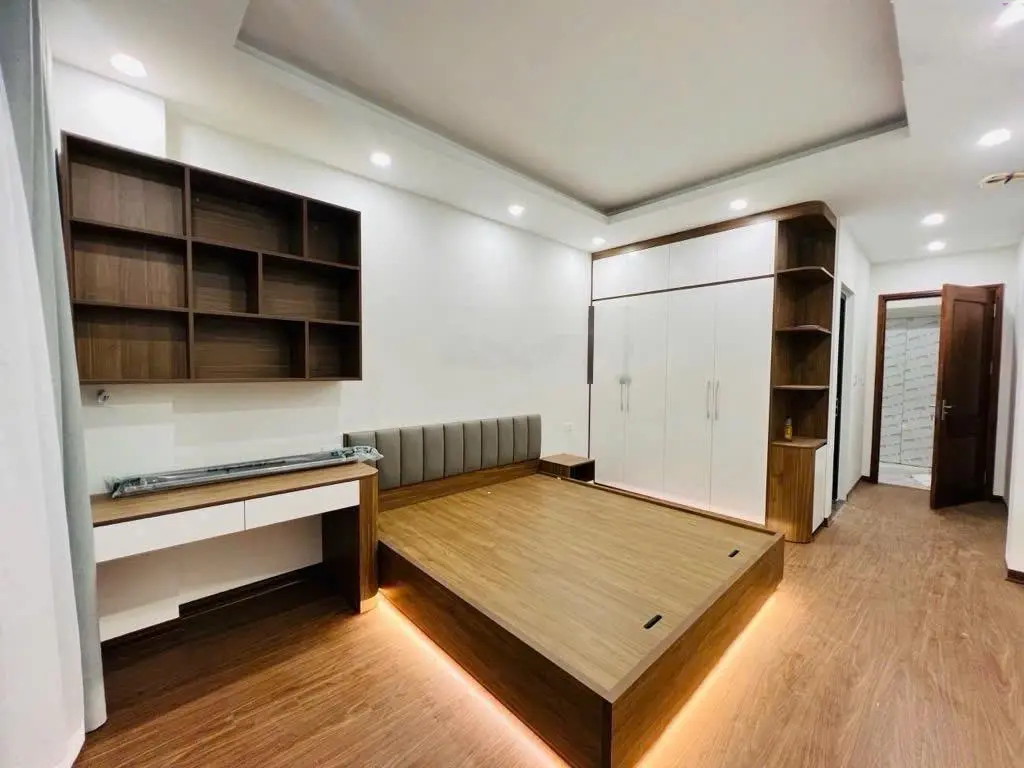 Nhà dân xây lý sơn - 38m2 - 6 tầng - ngõ thông - kinh doanh - thang máy -ô tô vào nhà 8.6 tỷ