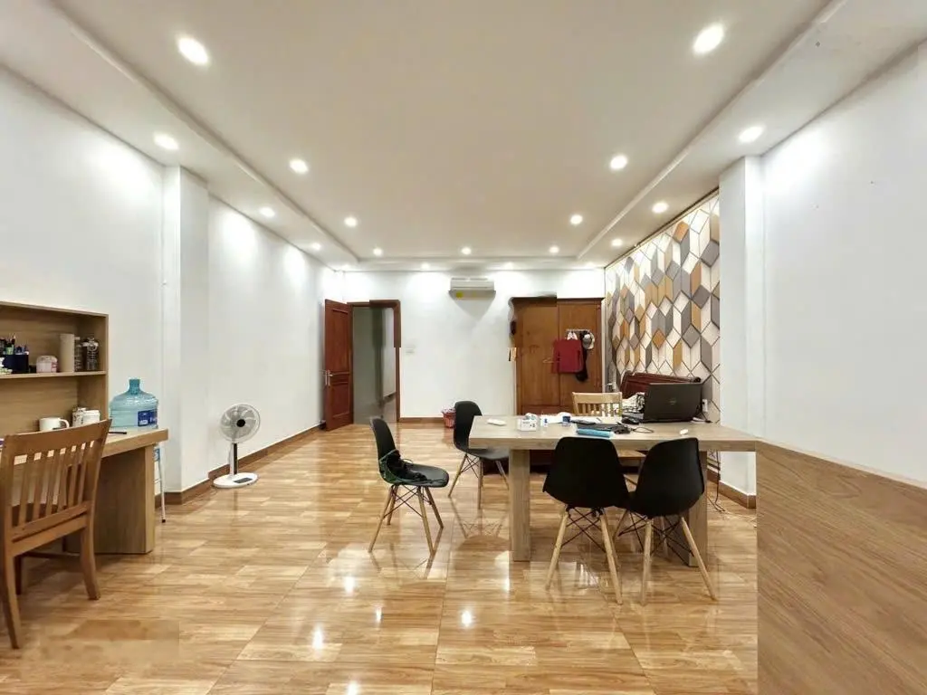 1 căn nhà với diện tích siêu rộng, vị trí trung tâm, cao tầng, thông số vàng mà giá chỉ 55 triệu/m2