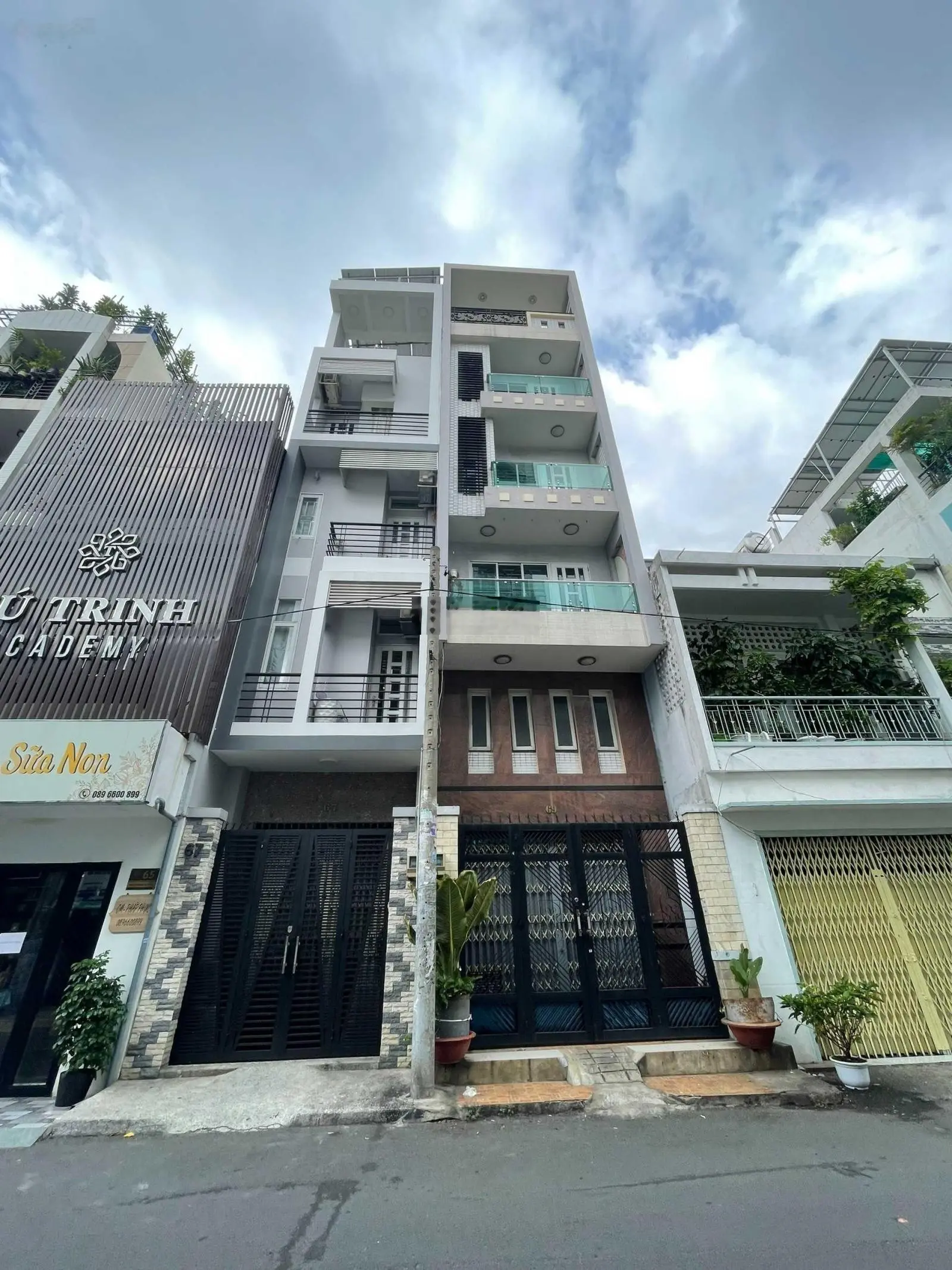 Nhà cần bán nhanh mặt tiền đường Thành Thái, Q. 10 - 6x17m - Nhà 5 tầng. HĐT 85tr. Giá chỉ 25 tỷ