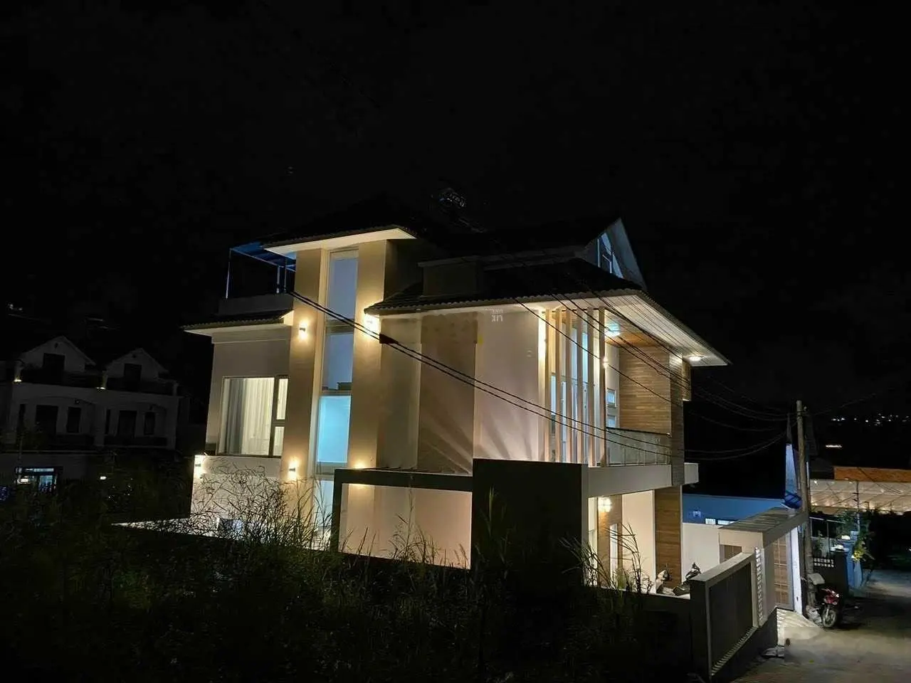 Villa hiện đại Smarthome Nam Hồ 200m2 ngang 12,8m 3 tầng đầy đủ nội thất đã hoàn công giá chỉ 11 tỷ