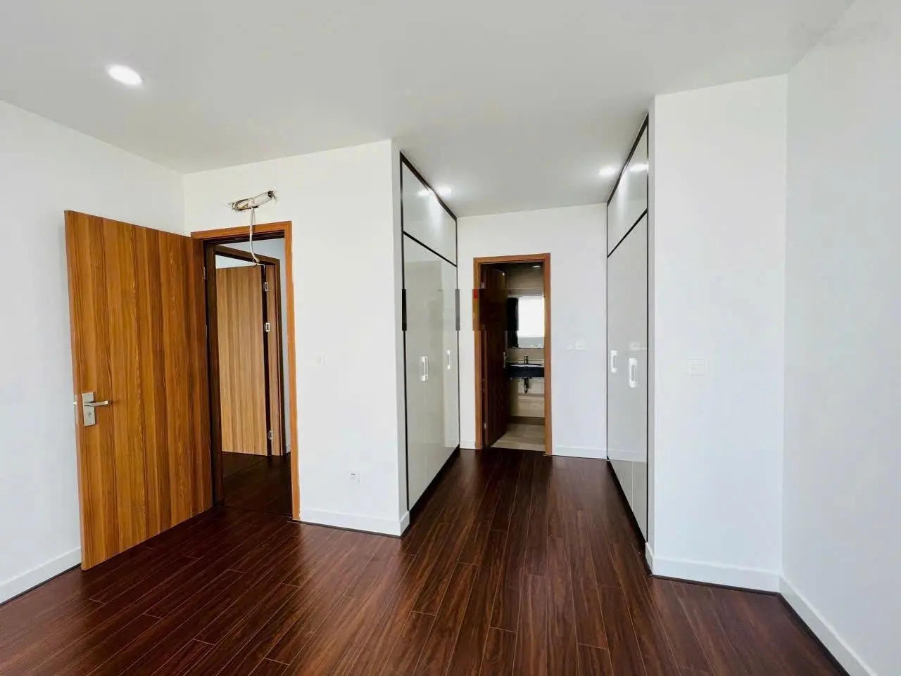 Chủ nhà cần tiền bán gấp căn góc 136m2 có slot ô tô tại dự án Hồ Gươm 102 Trần Phú Hà Đông
