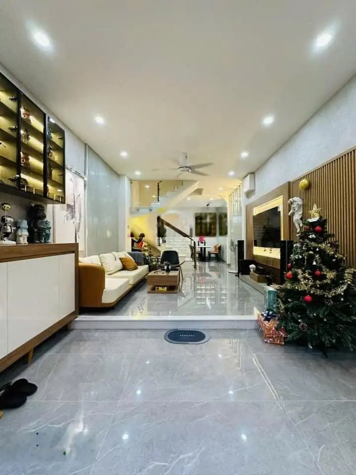 Xoay vốn làm ăn cần bán nhà Lý Thái Tổ Quận 10. Giá 4tỷ3, diện tích 51m2