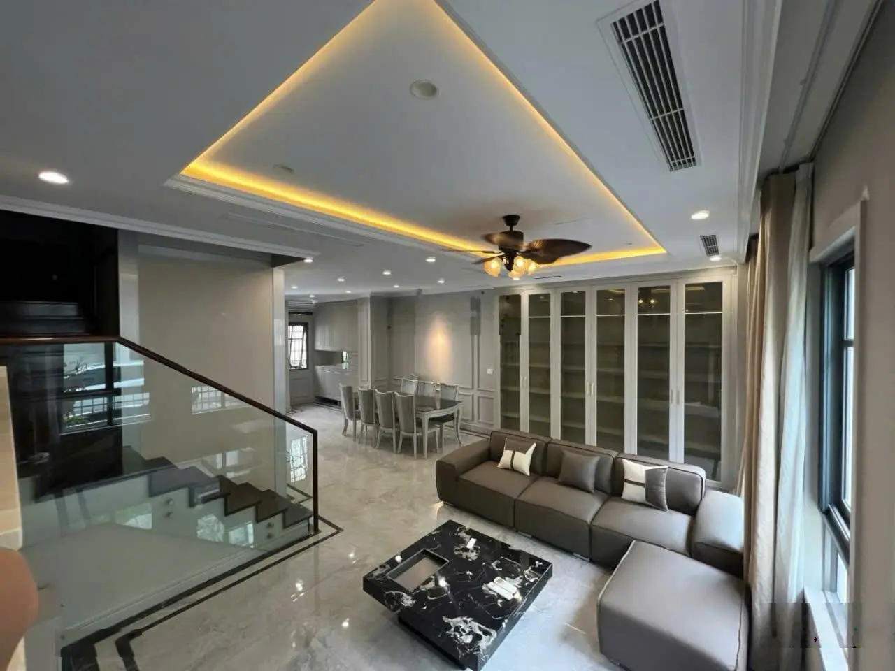 Bán nhà mặt phố Doãn Kế Thiện, vỉa hè, kinh doanh, 2 mặt thoáng, MT 5m, 21.5 tỷ