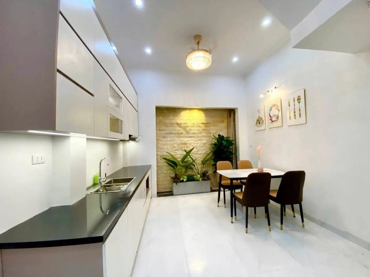 Bán nhà Trần Khát Chân ngõ thông kinh doanh đỉnh giá hạt dẻ quận vip Hai Bà nhà vị trí cực đẹp