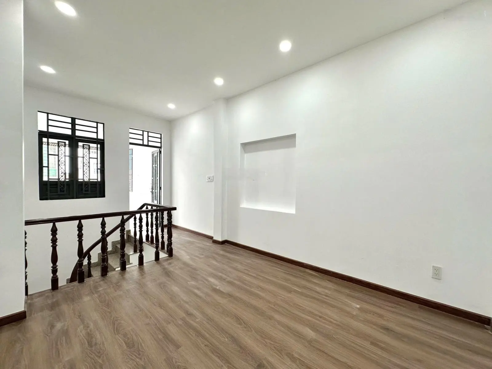 Bán nhà HXH 8m Huỳnh Văn Bánh Phú Nhuận, 4 tầng ST, 3.5x10m, 4PN, full nội thất, giá chỉ 9,5 tỷ TL