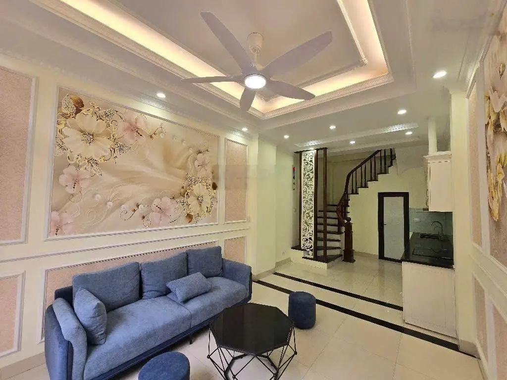 Bán nhà Phố Trạm Long Biên - 35m2x5T MT 3.7m, nhà mới full nội thất, có ô chờ thang máy đẹp