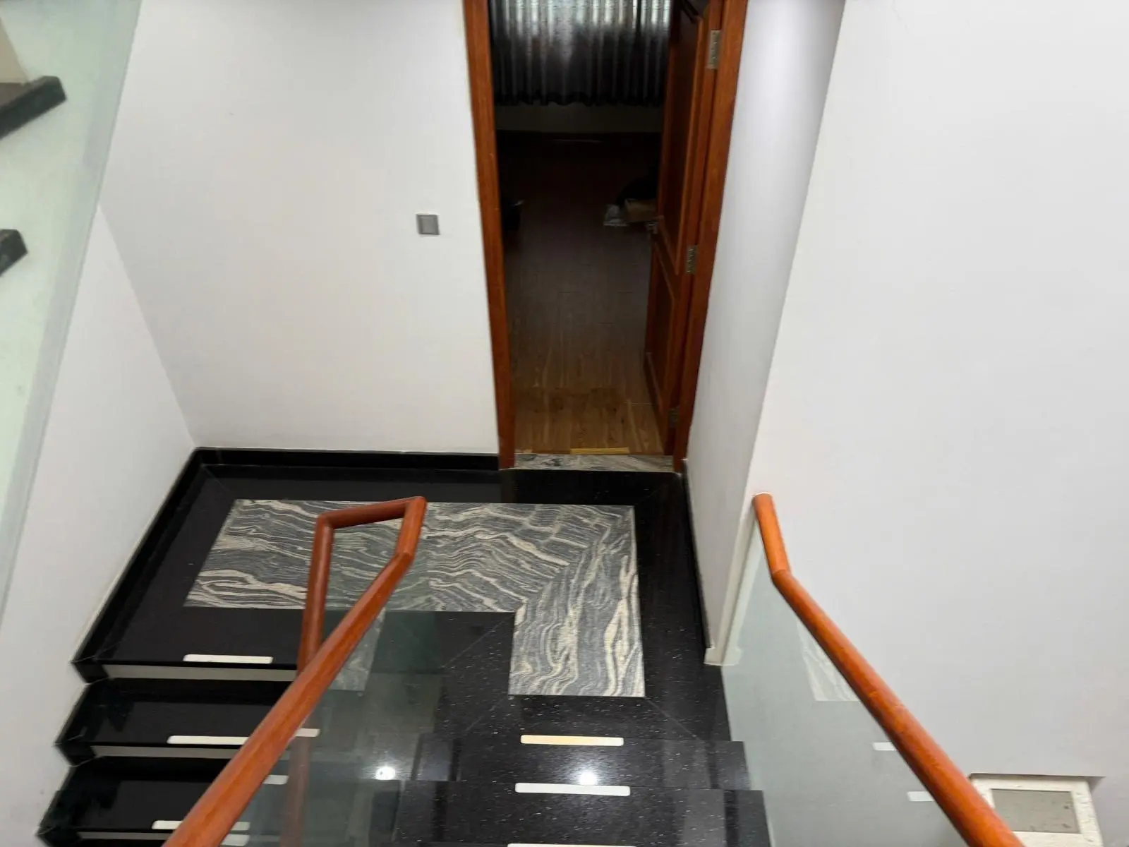 Nhà khu Ao Sen tên lửa có hầm + 3 tầng + Sân Thượng 5x20m Giá siêu rẻ chỉ 14.5 tỷ Wiew công viên